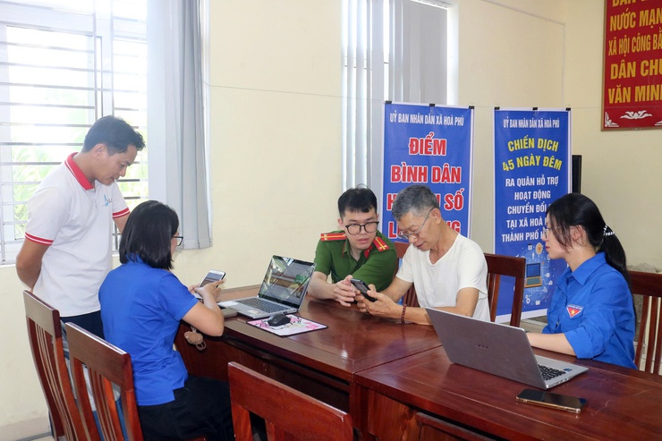 Lấy người dân làm trung tâm trong cải cách hành chính, chuyển đổi số xã Hòa Phú năm 2025- Ảnh 2.