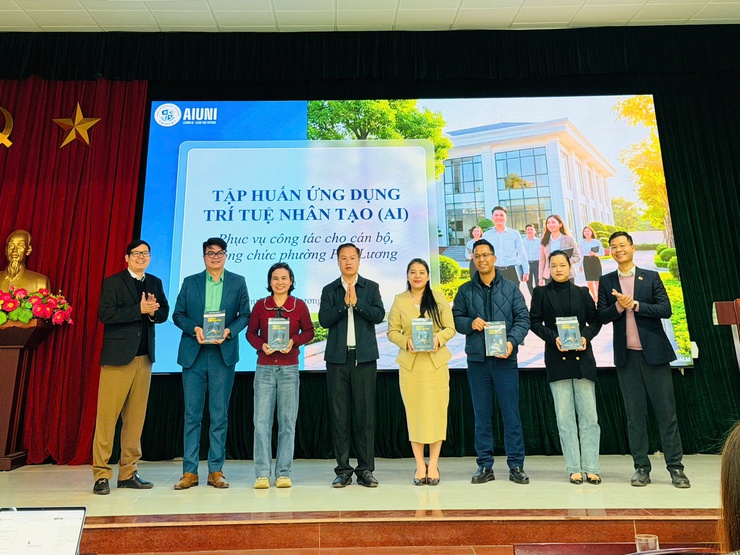 Phường Phú Lương tập huấn ứng dụng trí tuệ nhân tạo (AI) gắn với đẩy mạnh cải cách hành chính- Ảnh 4.