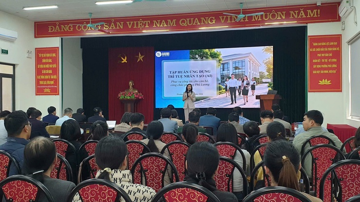 Phường Phú Lương tập huấn ứng dụng trí tuệ nhân tạo (AI) gắn với đẩy mạnh cải cách hành chính- Ảnh 1.