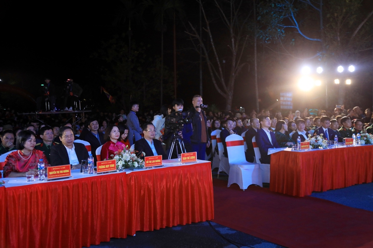 Phó Chủ tịch Thường trực HĐND Thành phố Trần Thế Cương dự Chương trình “Tết Việt” phường Tùng Thiện - Chào Xuân Bính Ngọ 2026- Ảnh 1.