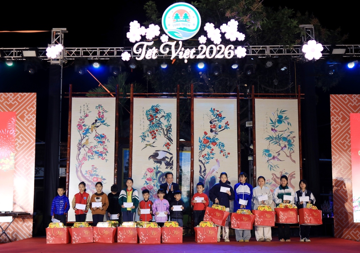 Phó Chủ tịch Thường trực HĐND Thành phố Trần Thế Cương dự Chương trình “Tết Việt” phường Tùng Thiện - Chào Xuân Bính Ngọ 2026- Ảnh 2.