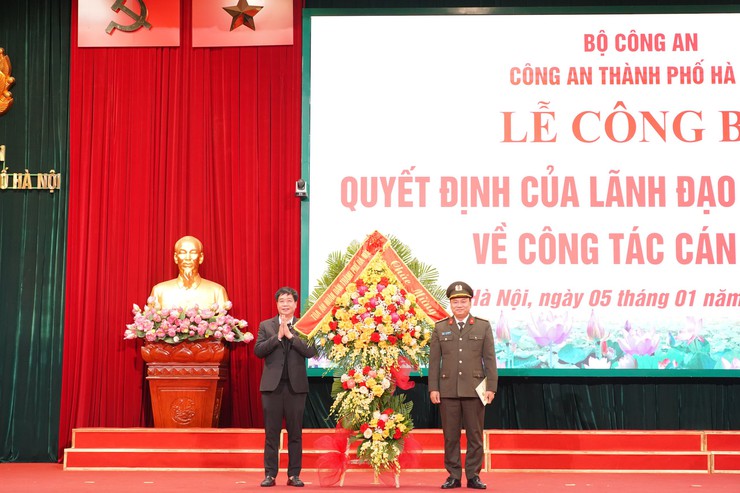 Đại tá Nguyễn Tiến Đạt được bổ nhiệm làm Thủ trưởng Cơ quan An ninh điều tra - Công an thành phố Hà Nội- Ảnh 4.