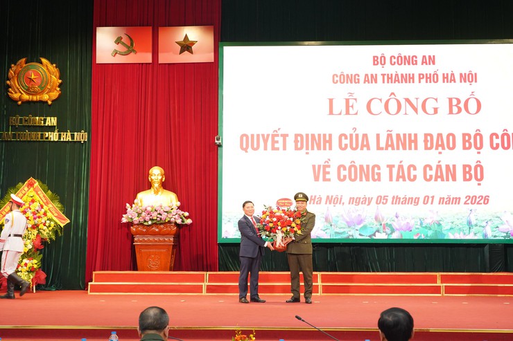 Đại tá Nguyễn Tiến Đạt được bổ nhiệm làm Thủ trưởng Cơ quan An ninh điều tra - Công an thành phố Hà Nội- Ảnh 2.