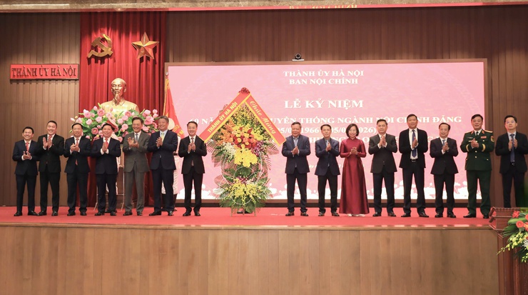 Ban Nội chính Thành ủy đón nhận Huân chương Lao động hạng Ba- Ảnh 2.