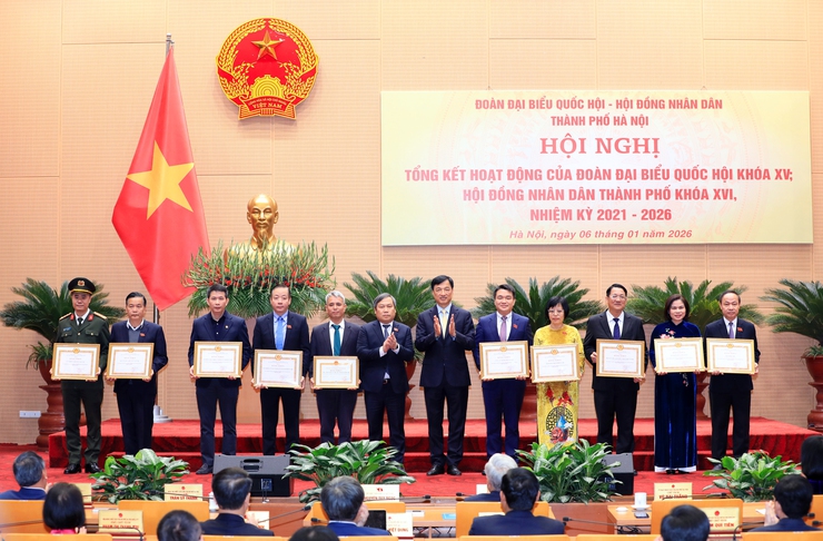 Tổng kết hoạt động của Đoàn Đại biểu Quốc hội khóa XV và HĐND thành phố Hà Nội khóa XVI nhiệm kỳ 2021-2026- Ảnh 4.