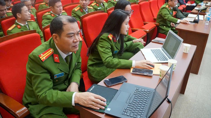 Công an phường Ô Chợ Dừa tiên phong ứng dụng AI phục vụ Nhân dân- Ảnh 3.