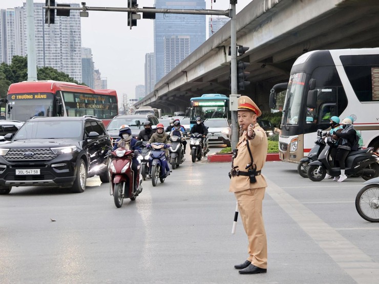 Bảo đảm trật tự an toàn giao thông phục vụ sơ duyệt, diễn tập phương án bảo vệ Đại hội Đảng- Ảnh 1.