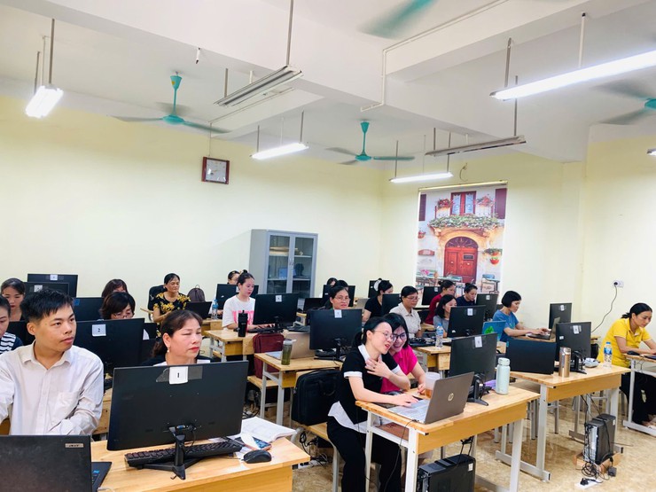 Xã Vật Lại tập huấn quản lý hồ sơ, sổ sách, ứng dụng công nghệ thông tin trong trường học- Ảnh 2.