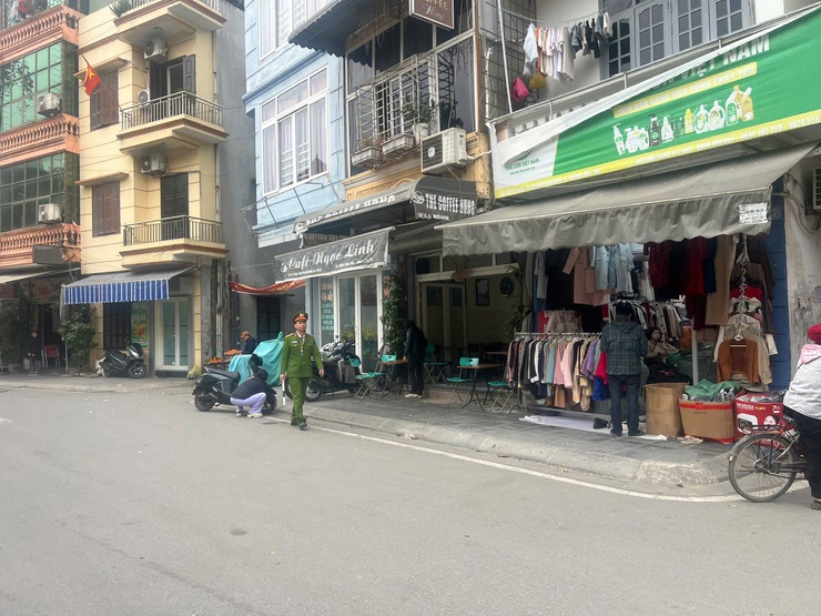 Giải tỏa chợ cóc tại Tương Mai: Duy trì bền vững, ổn định sinh kế cho tiểu thương- Ảnh 1.