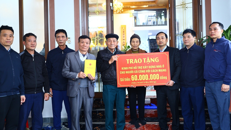 Thúc đẩy cải cách hành chính vì người dân, UBND xã Thạch Thất kịp thời trao kinh phí hỗ trợ người có công với Cách mạng- Ảnh 3.
