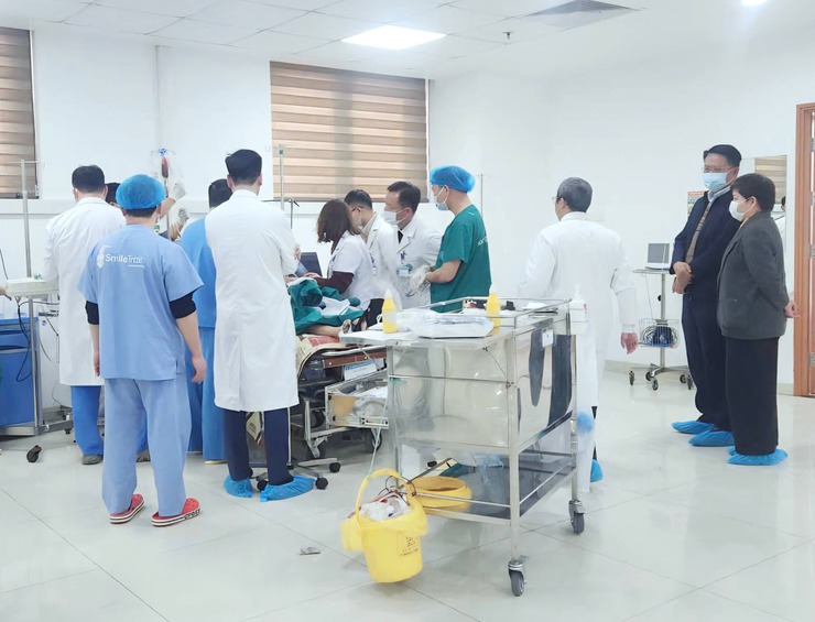 Lãnh đạo Phường Hà Đông thăm hỏi người bị nạn trong vụ cháy tại phố Lê Lợi- Ảnh 2.