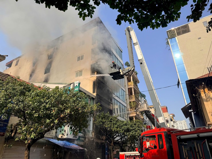 Lãnh đạo Ủy ban MTTQ Việt Nam Thành phố thăm hỏi nạn nhân vụ cháy tại Hà Đông- Ảnh 2.