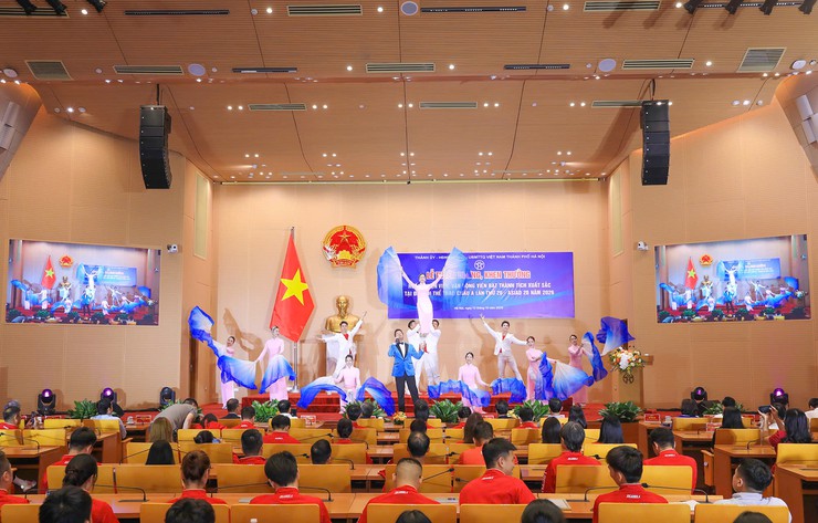 Hà Nội tuyên dương, khen thưởng huấn luyện viên, vận động viên đạt thành tích xuất sắc tại ASIAD 20- Ảnh 1. Hà Nội tuyên dương, khen thưởng huấn luyện viên, vận động viên đạt thành tích xuất sắc tại ASIAD 20- Ảnh 1.