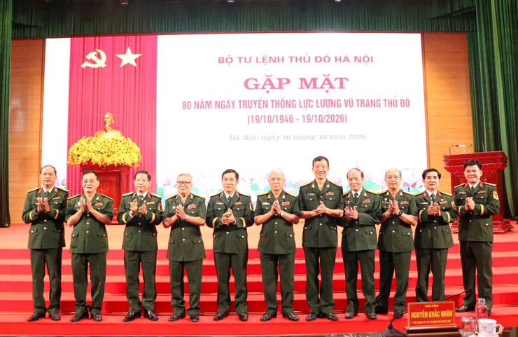 Gặp mặt nhân kỷ niệm 80 năm Ngày truyền thống lực lượng vũ trang Thủ đô- Ảnh 5.