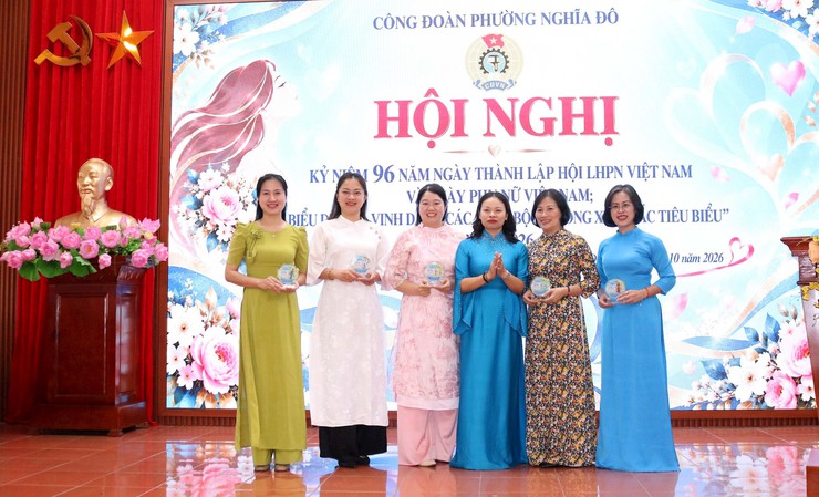 Phường Nghĩa Đô: Tôn vinh những cán bộ nữ công tiêu biểu, sáng tạo- Ảnh 2.