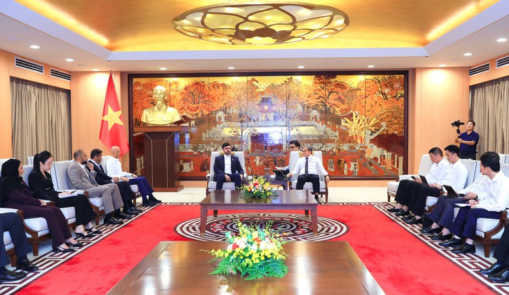 Phó Chủ tịch UBND Thành phố Trương Việt Dũng tiếp Trợ lý Bộ trưởng Bộ Nội các phụ trách trao đổi kinh nghiệm Chính phủ UAE- Ảnh 2.