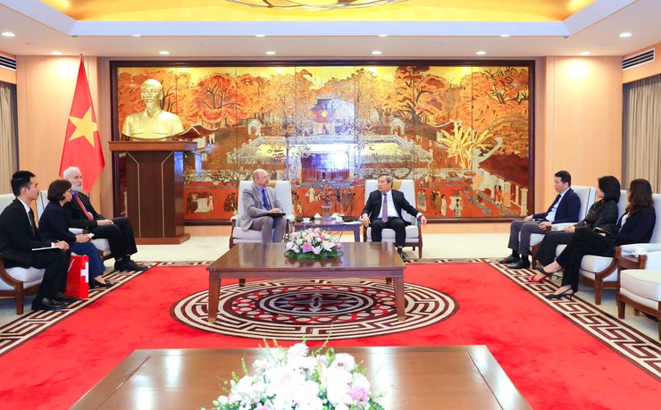 Hanoi ready to support Swiss embassy cultural cooperation and exchange activities- Ảnh 1.