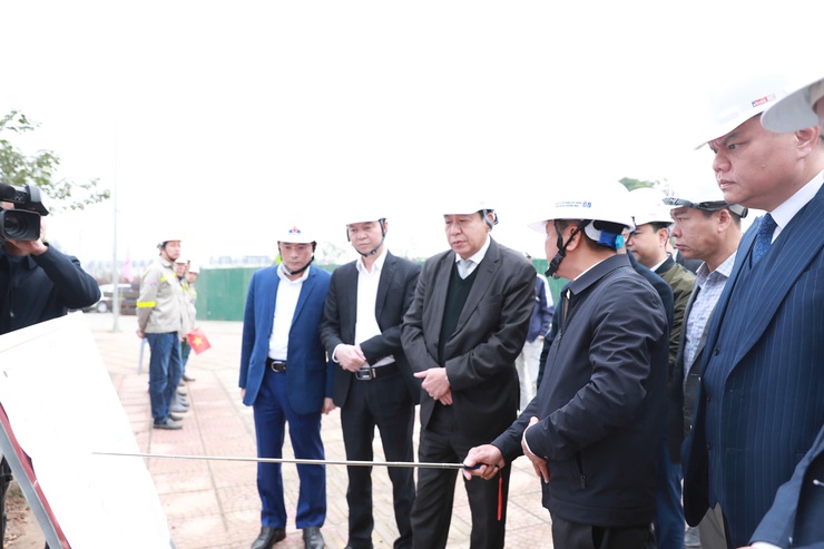 Đồng chí Dương Đức Tuấn thăm, chúc Tết các đơn vị đang triển khai các dự án, công trình giao thông, thoát nước chống úng ngập- Ảnh 1.