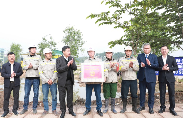 Đồng chí Dương Đức Tuấn thăm, chúc Tết các đơn vị đang triển khai các dự án, công trình giao thông, thoát nước chống úng ngập- Ảnh 2.