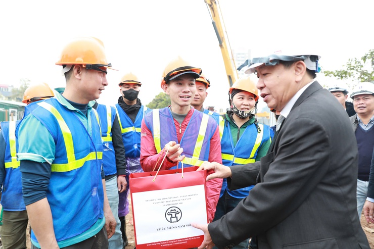 Đồng chí Dương Đức Tuấn thăm, chúc Tết các đơn vị đang triển khai các dự án, công trình giao thông, thoát nước chống úng ngập- Ảnh 5.