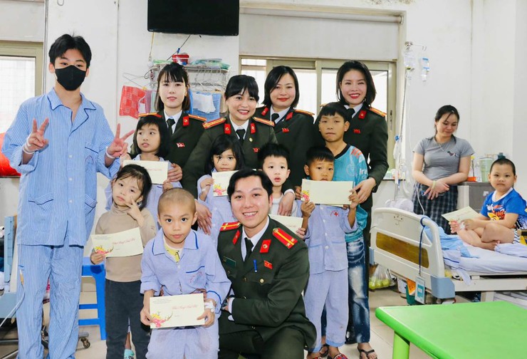 Lan tỏa nghĩa tình Công an Thủ đô - Điểm tựa nhân văn vì an sinh xã hội- Ảnh 5.