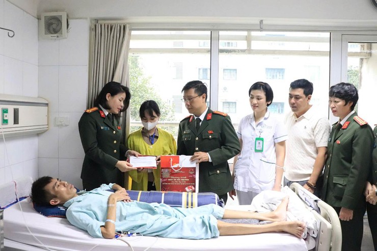 Lan tỏa nghĩa tình Công an Thủ đô - Điểm tựa nhân văn vì an sinh xã hội- Ảnh 3.