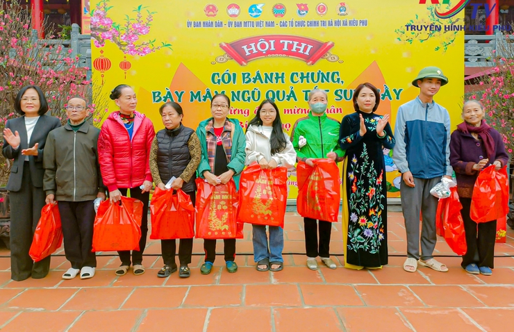 Xã Kiều Phú: Sôi nổi Hội thi gói bánh chưng, bày mâm ngũ quả và Chương trình Tết sum vầy- Ảnh 6.