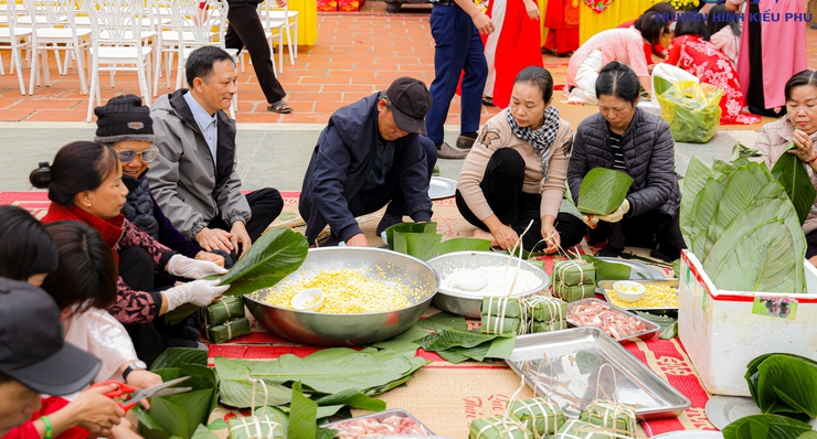 Xã Kiều Phú: Sôi nổi Hội thi gói bánh chưng, bày mâm ngũ quả và Chương trình Tết sum vầy- Ảnh 2.