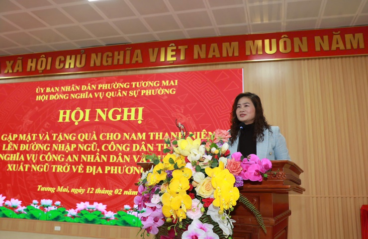 Phường Tương Mai gặp mặt, tặng quà tân binh và quân nhân xuất ngũ- Ảnh 1.