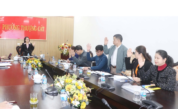 100% đại biểu nhất trí thông qua danh sách 26 người ứng cử đại biểu HĐND phường Thượng Cát- Ảnh 1.