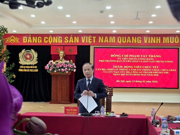 Phó Trưởng Ban Tuyên giáo và Dân vận Trung ương Phạm Tất Thắng thăm, chúc Tết lực lượng Cảnh sát PCCC và CNCH Thủ đô- Ảnh 2.