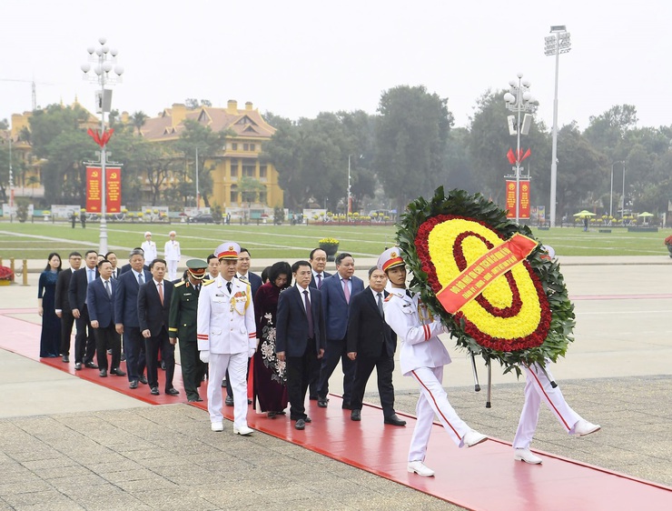 Lãnh đạo Đảng, Nhà nước, thành phố Hà Nội vào Lăng viếng Chủ tịch Hồ Chí Minh nhân dịp Tết Bính Ngọ- Ảnh 3.