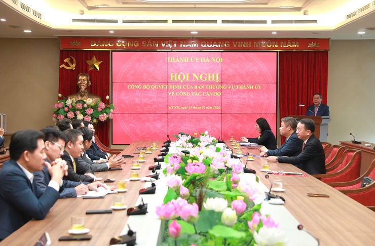 Công bố quyết định của Ban Thường vụ Thành ủy Hà Nội về công tác cán bộ- Ảnh 1.