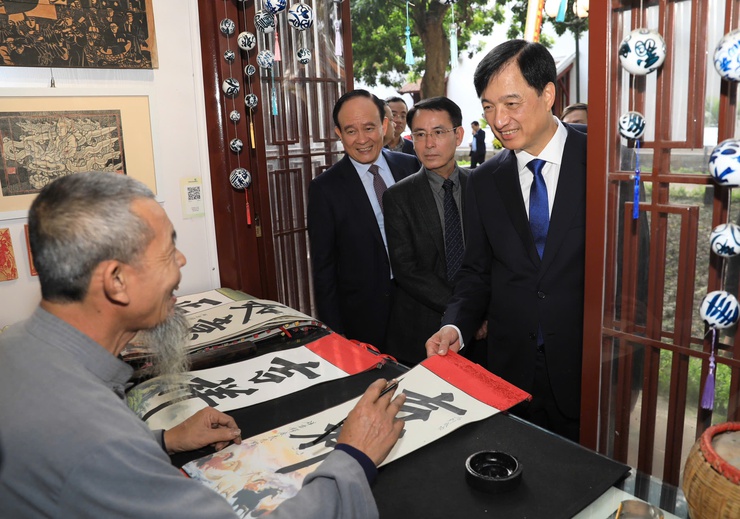 Lãnh đạo Thành phố dâng hương tưởng nhớ các vị liệt tổ, liệt tông và Chủ tịch Hồ Chí Minh- Ảnh 10.