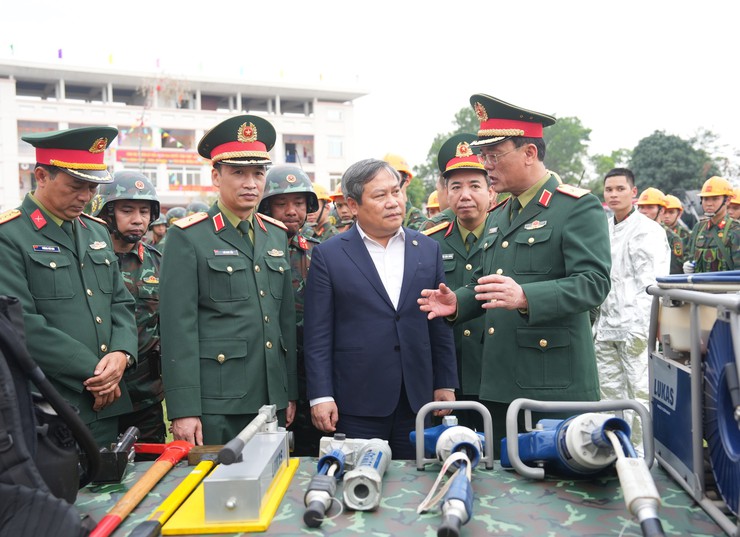 Hanoi chairman extends Tet greetings to Engineer Battalion 544 soldiers- Ảnh 2.