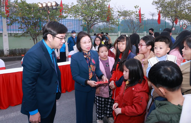 Hanoi arranges 26 free buses for workers' Tet homecoming- Ảnh 2.