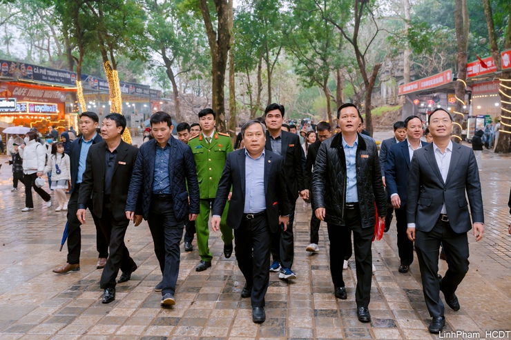 Chủ tịch UBND thành phố Hà Nội Vũ Đại Thắng kiểm tra công tác tổ chức Lễ hội Du lịch Chùa Hương năm 2026- Ảnh 2.