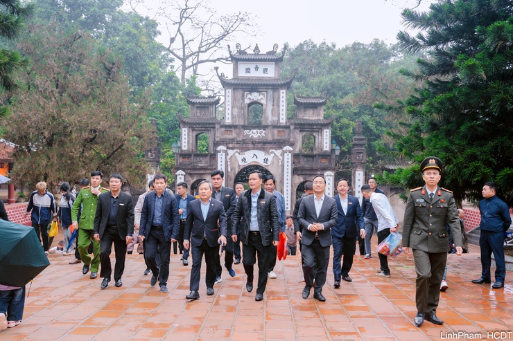 Chủ tịch UBND thành phố Hà Nội Vũ Đại Thắng kiểm tra công tác tổ chức Lễ hội Du lịch Chùa Hương năm 2026- Ảnh 1.