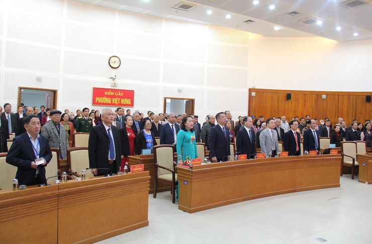 120 đảng viên phường Việt Hưng vinh dự đón nhận Huy hiệu Đảng đợt 3/2- Ảnh 1.