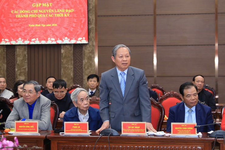 Thành ủy Hà Nội gặp mặt nguyên lãnh đạo Thành phố qua các thời kỳ- Ảnh 4.