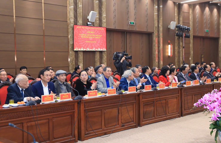 Thành ủy Hà Nội gặp mặt nguyên lãnh đạo Thành phố qua các thời kỳ- Ảnh 2.