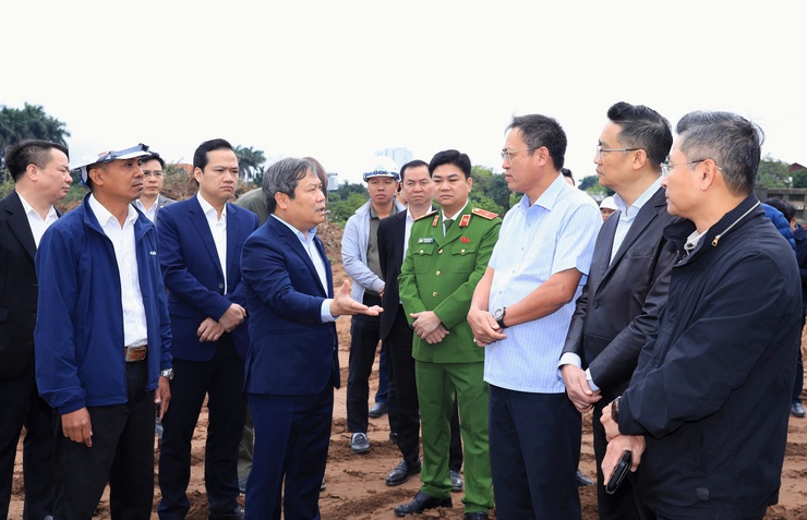 Chủ tịch UBND thành phố Hà Nội Vũ Đại Thắng kiểm tra, chúc Tết tại một số công trường thi công các dự án chống úng ngập- Ảnh 11. Chủ tịch Hà Nội kiểm tra một số công trường thi công các dự án chống úng ngập - Ảnh 4