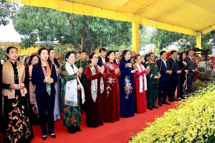 Phó Chủ tịch nước Võ Thị Ánh Xuân dự khai hội đền Hai Bà Trưng- Ảnh 2.