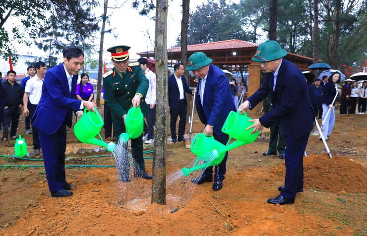 Phó Bí thư Thành ủy Nguyễn Văn Phong dự Lễ phát động Tết trồng cây “Đời đời nhớ ơn Bác Hồ” xuân Bính Ngọ tại xã Đoài Phương- Ảnh 4.