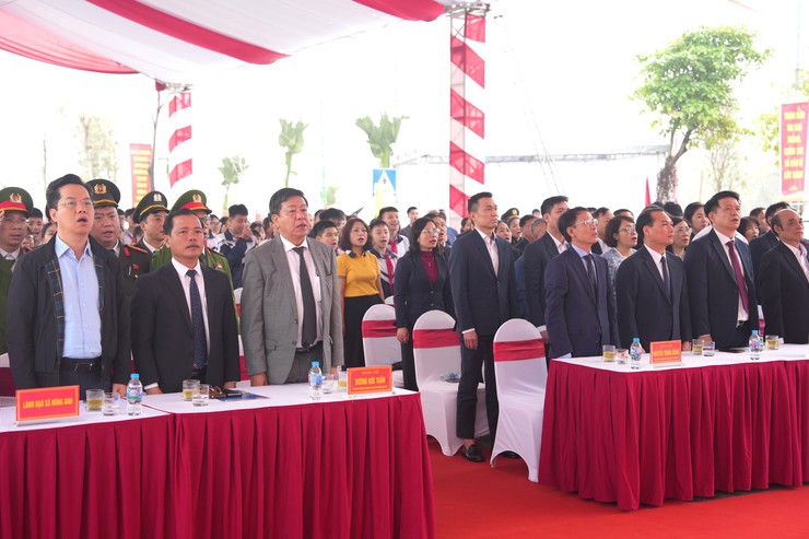 Hanoi Vice Party Chief Nguyen Trong Dong attends tree planting festival in Dong Anh Commune- Ảnh 1.