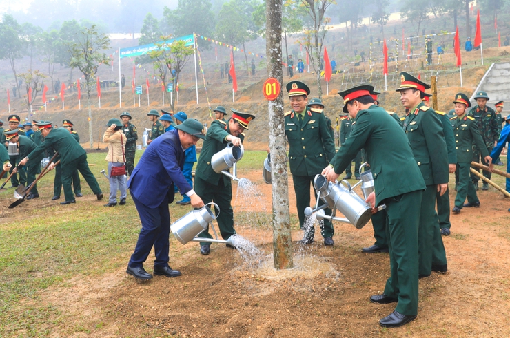 Điểm cầu Trung đoàn 692: Trồng mới hơn 1.700 cây xanh- Ảnh 3.