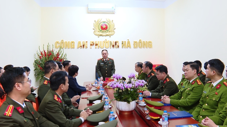 Giám đốc Công an thành phố Hà Nội làm việc với Công an phường Hà Đông về triển khai nhiệm vụ dịp đầu Xuân- Ảnh 2.