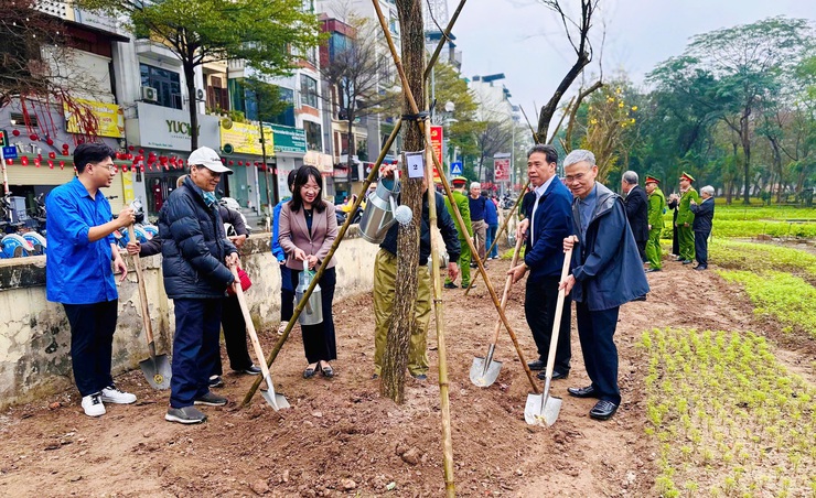 Phường Hai Bà Trưng phát động Tết trồng cây Xuân Bính Ngọ- Ảnh 2.
