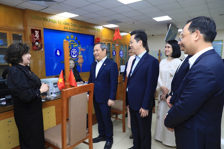 Chủ tịch Hà Nội Vũ Đại Thắng: Giải quyết thủ tục kịp thời, tận tâm phục vụ Nhân dân ngay từ những ngày đầu xuân- Ảnh 1.