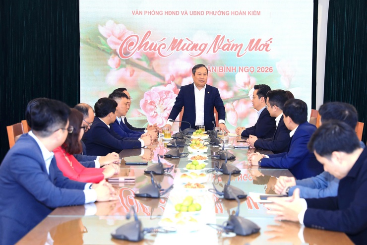 Chủ tịch Hà Nội Vũ Đại Thắng: Giải quyết thủ tục kịp thời, tận tâm phục vụ Nhân dân ngay từ những ngày đầu xuân- Ảnh 8.